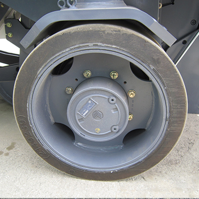 壓配式實(shí)心輪胎 實(shí)心輪胎的優(yōu)勢與應(yīng)用